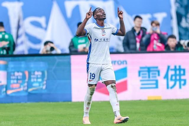 申花28岁新王牌外援来了!合同细节曝光,将挤走阿苏埃or米内罗?|上海申花|鲁迪·盖伊|锋线|拉唐|上海申花足球俱乐部_新浪体育_新浪新闻