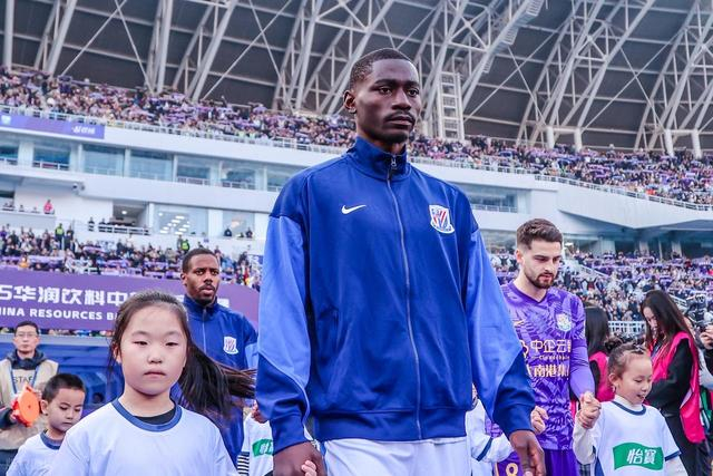 申花28岁新王牌外援来了!合同细节曝光,将挤走阿苏埃or米内罗?|上海申花|鲁迪·盖伊|锋线|拉唐|上海申花足球俱乐部_新浪体育_新浪新闻