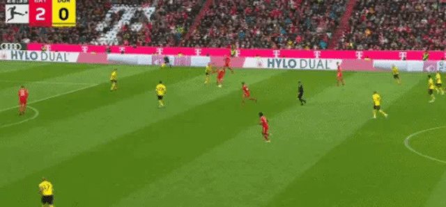 1680375052279002244.gif 九游体育-【德甲】穆勒2球,多特门将超巨失误,拜仁4比2回榜首