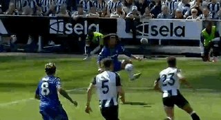 1746966372607008349.gif 【英超】托纳利+吉马良斯破门 纽卡2比0十人切尔西